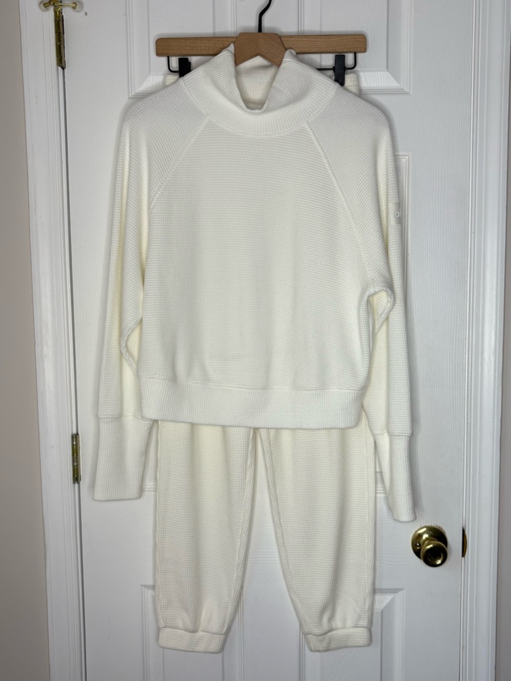 Alo Waffle Weekend Escape Mock Neck Sweater and Jogger Set, lvory XS 🧇 - Picture 3 of 16